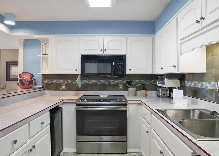 Apartment Compass Point #502 *