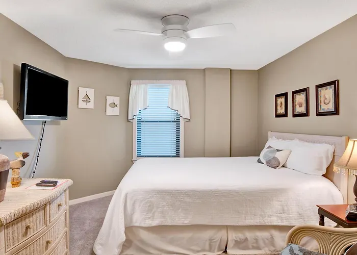 Apartment Compass Point #502